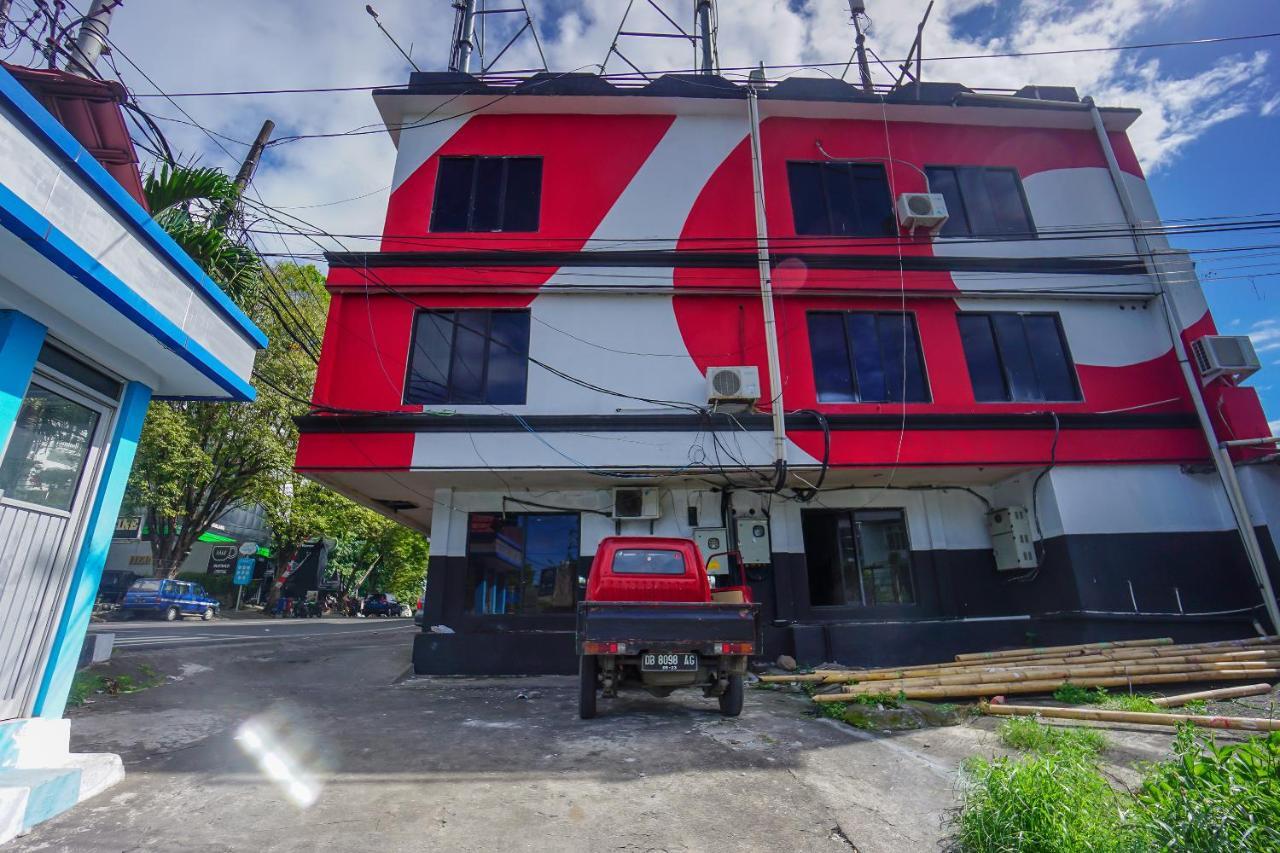 Oyo 2217 Galaxy Hotel Manado Exterior photo